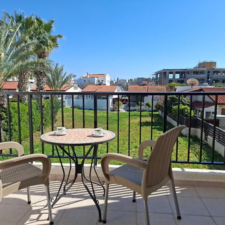 Apartment In Kato Pafos & 10 Min To Venus Beach Bagian luar foto