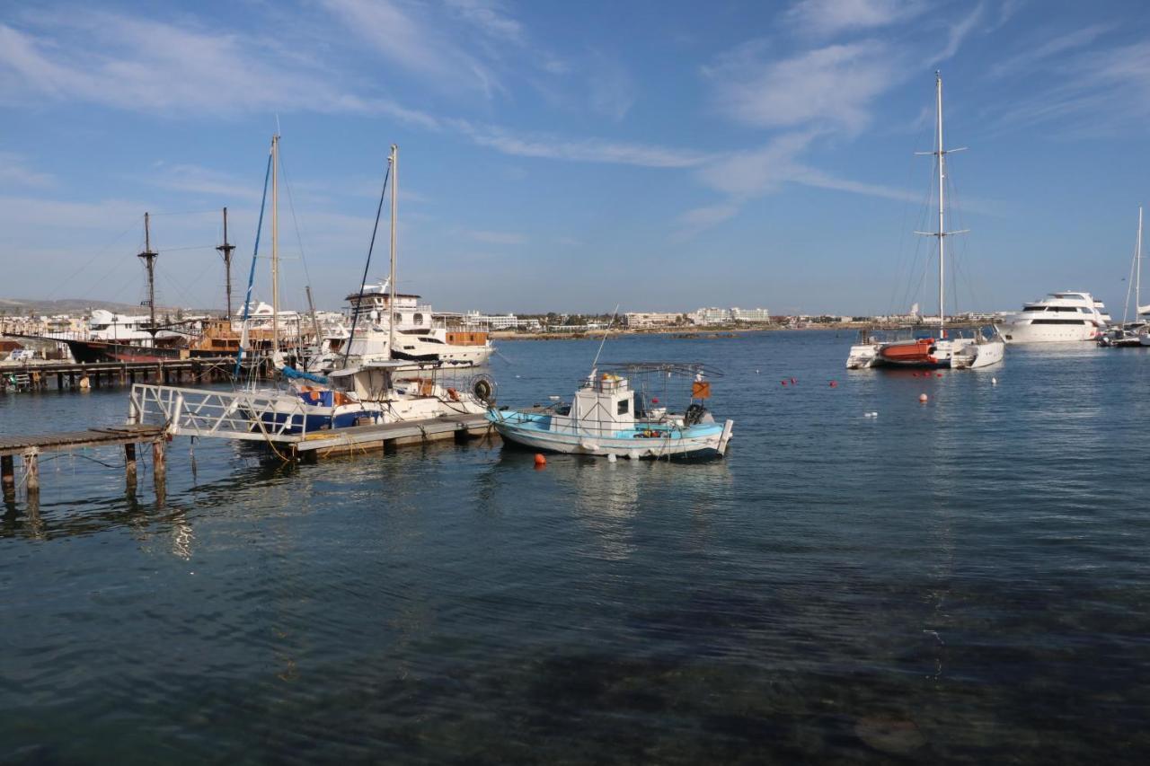 Apartment In Kato Pafos & 10 Min To Venus Beach Bagian luar foto