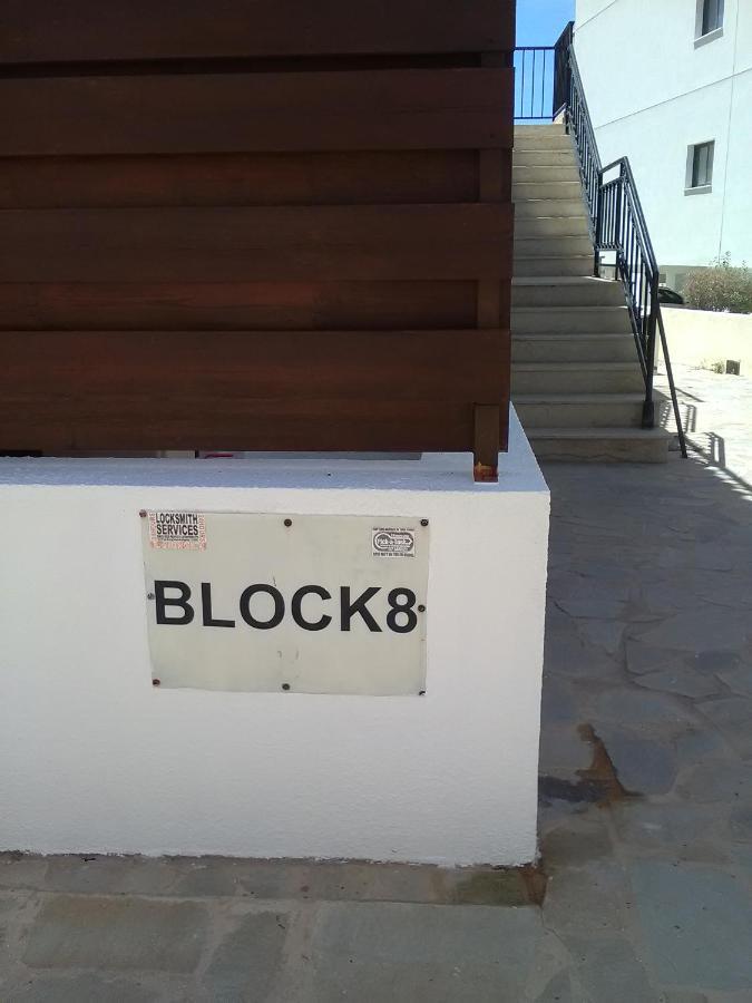Apartment In Kato Pafos & 10 Min To Venus Beach Bagian luar foto