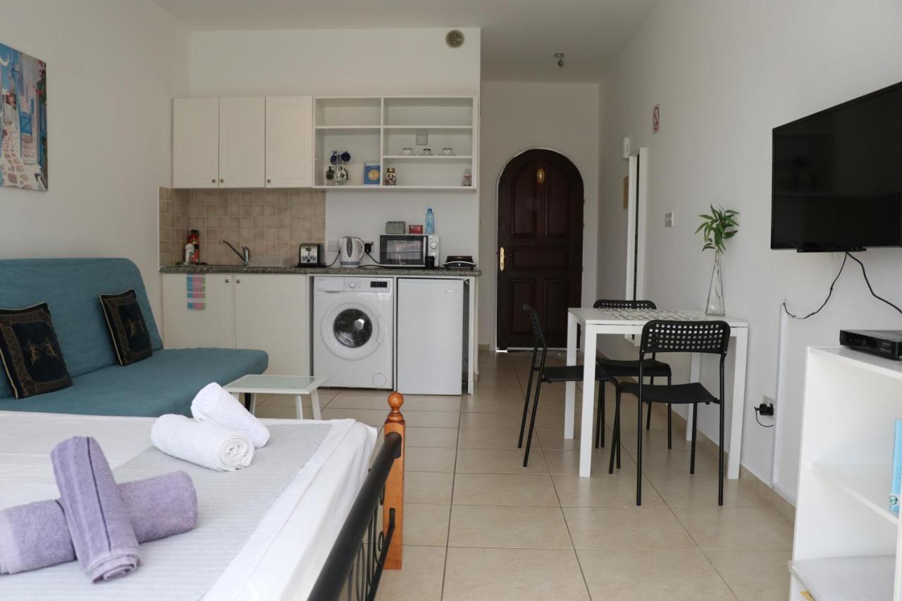 Apartment In Kato Pafos & 10 Min To Venus Beach Bagian luar foto