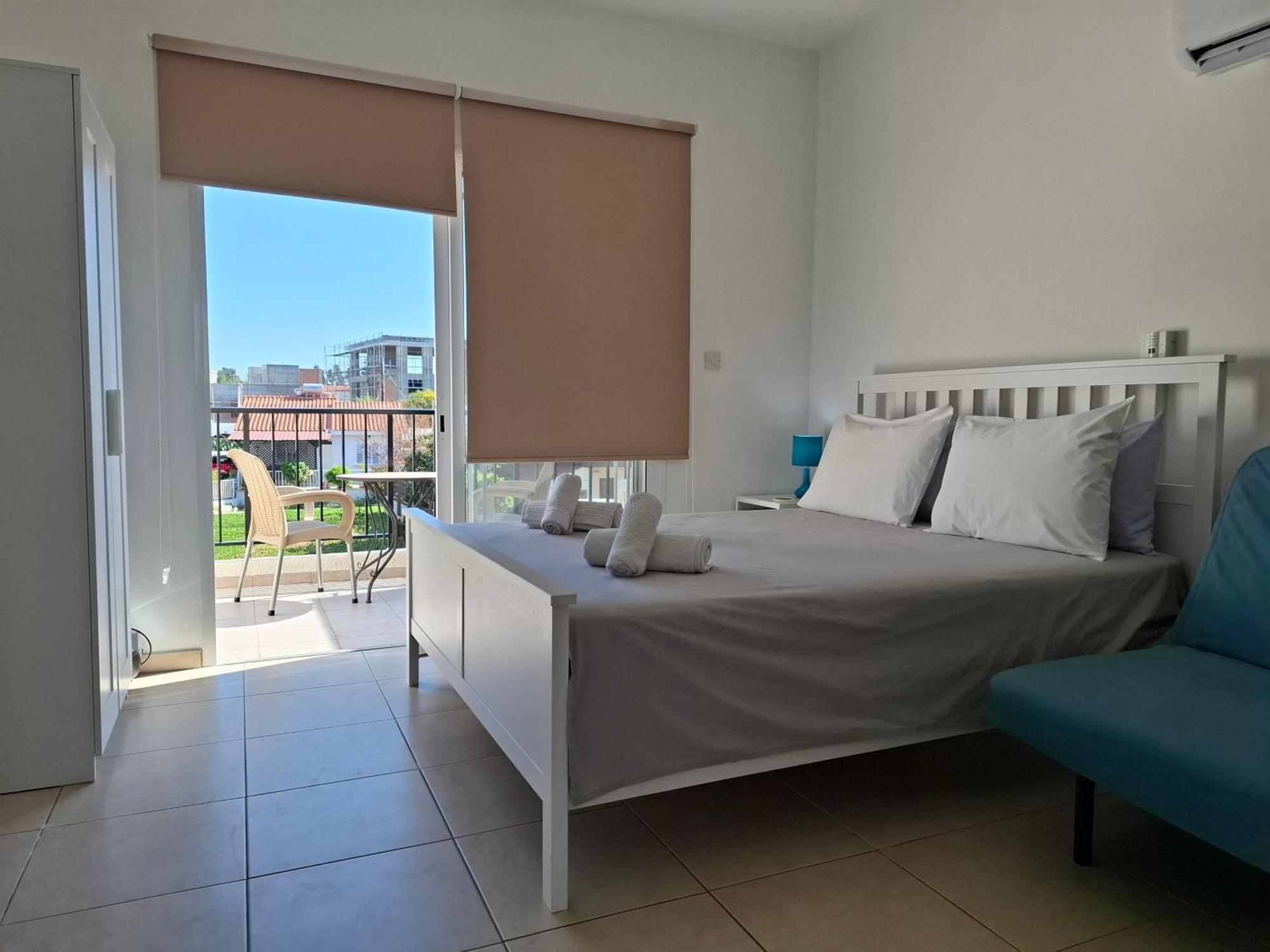 Apartment In Kato Pafos & 10 Min To Venus Beach Bagian luar foto