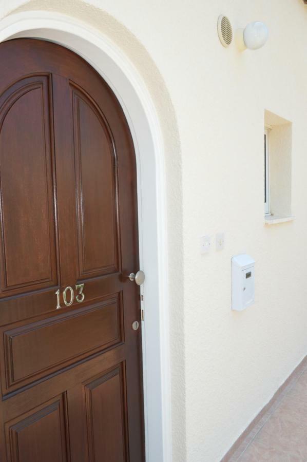 Apartment In Kato Pafos & 10 Min To Venus Beach Bagian luar foto