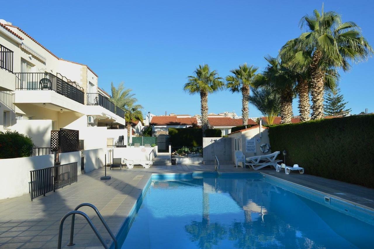 Apartment In Kato Pafos & 10 Min To Venus Beach Bagian luar foto