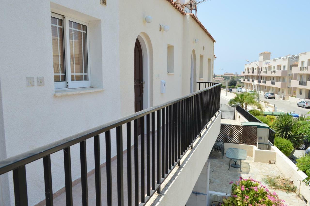 Apartment In Kato Pafos & 10 Min To Venus Beach Bagian luar foto